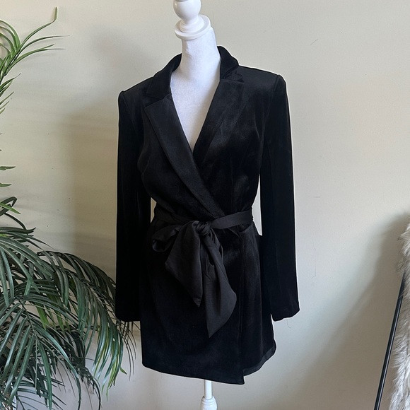 Express Black Velvet romper - Picture 4 of 11